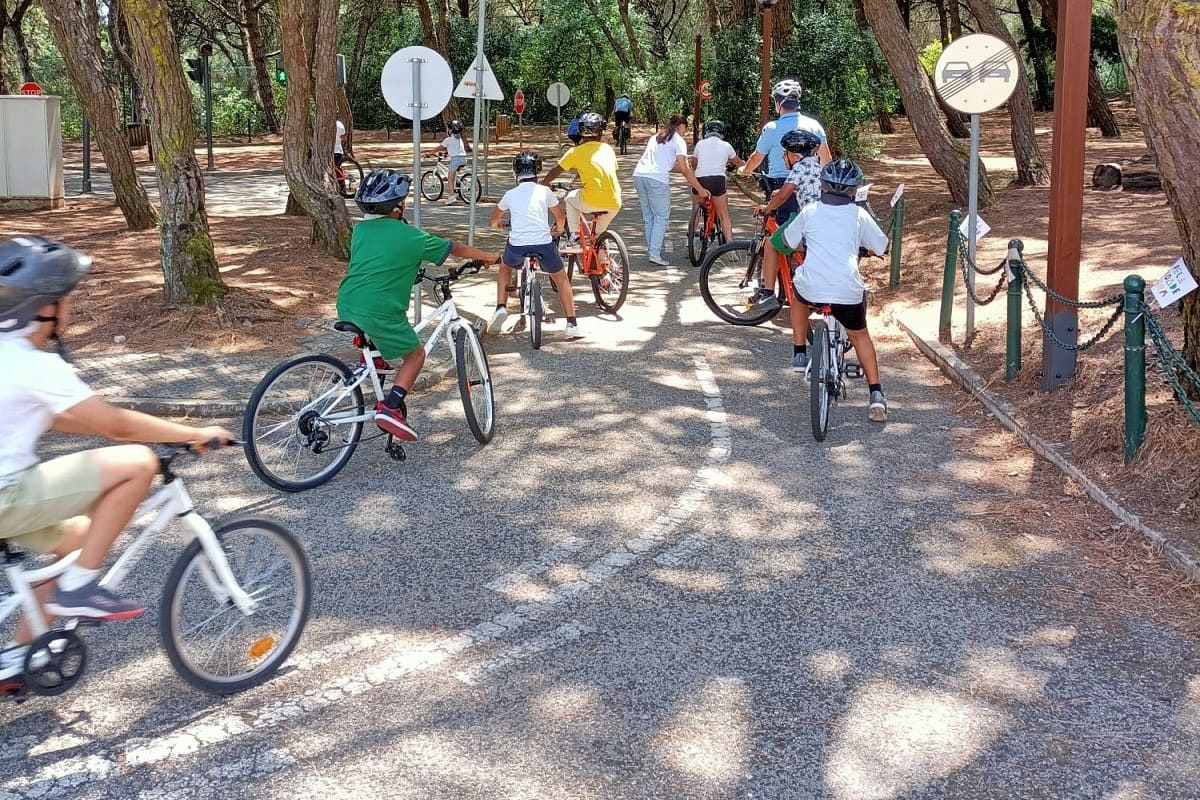 Mais de 100 crianças participaram na iniciativa da CML no Dia Mundial da Bicicleta - Escola de Trânsito da Serafina