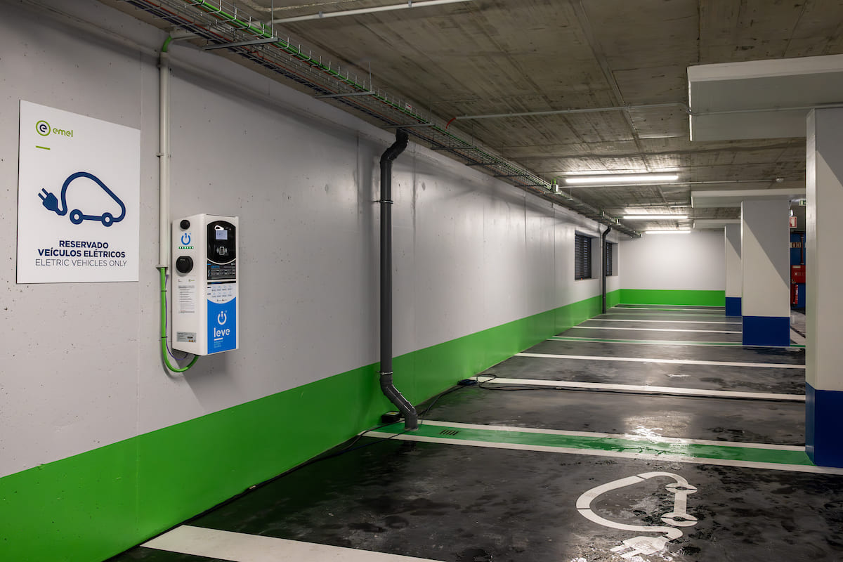 O novo parque tem estacionamento para carregamento de veículos elétricos, pessoas com mobilidade condicionada e motociclos