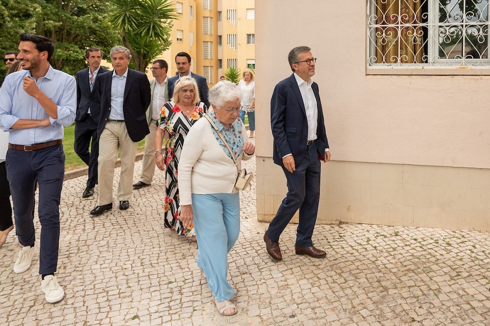Carlos Moedas apresentou o programa de reabilitação de 13 prédios do Bairro Padre Cruz