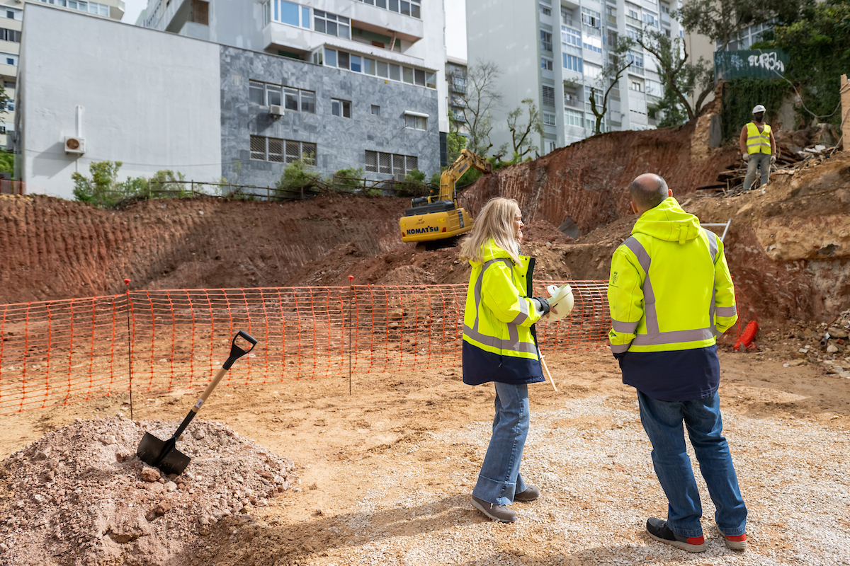 Serão 14 fogos de tipologia T2 no edifício novo e 13 de tipologia T1 no edifício reabilitado