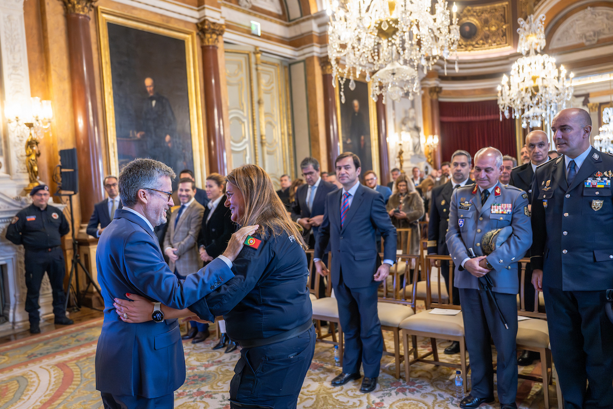 Carlos Moedas, presidente da CML e Margarida Castro Martins, diretora do Serviço Municipal de Proteção Civil 