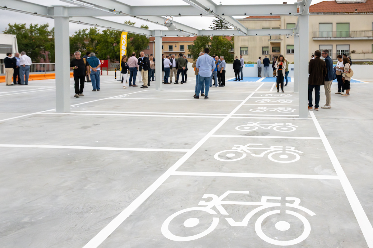 The park also has 24 charging stations for electric vehicles, places reserved for motorcycles and people with reduced mobility