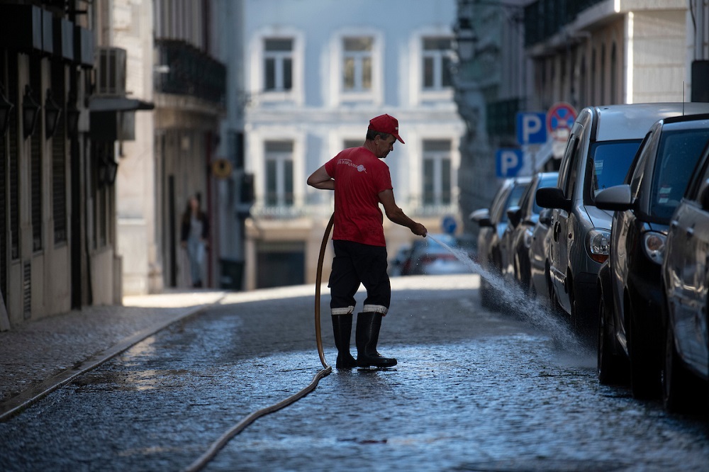 A lavagem de ruas é da responsabilidade das Juntas de Freguesia