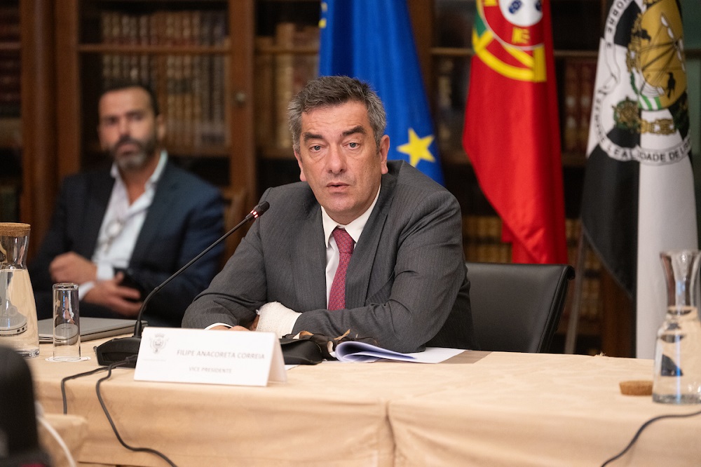 O vice-presidente, Anacoreta Correia, apresentou o trabalho do município para a valorização da mobilidade suave - Reunião pública do executivo de 25 de outubro