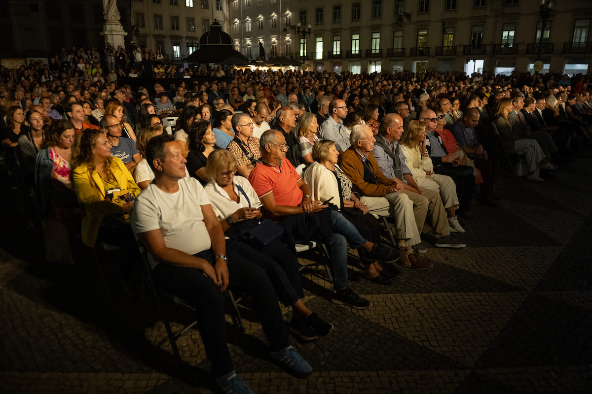  António Chainho encheu a Praça do Município, em Lisboa, na sua despedida dos palcos