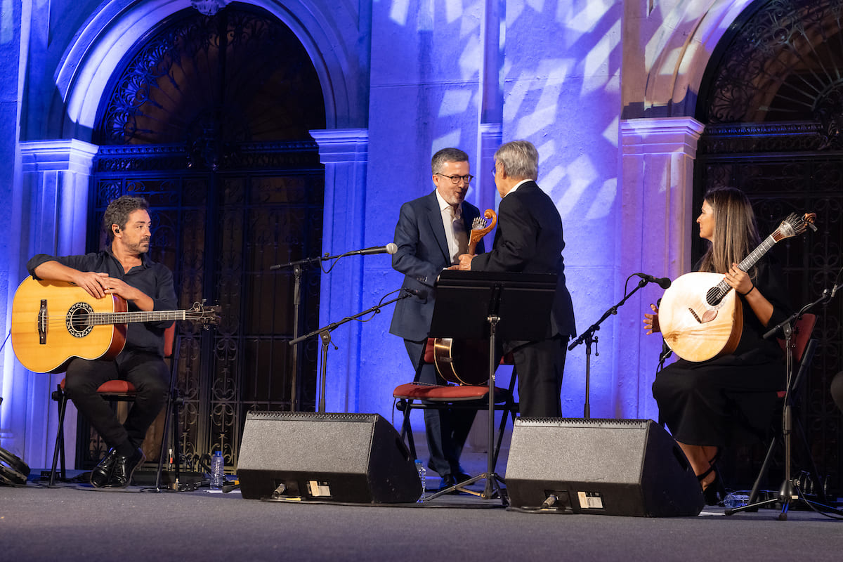 Carlos Moedas prestou homenagem ao mestre António Chainho, alentejano, “mas também lisboeta” e “um homem do mundo”