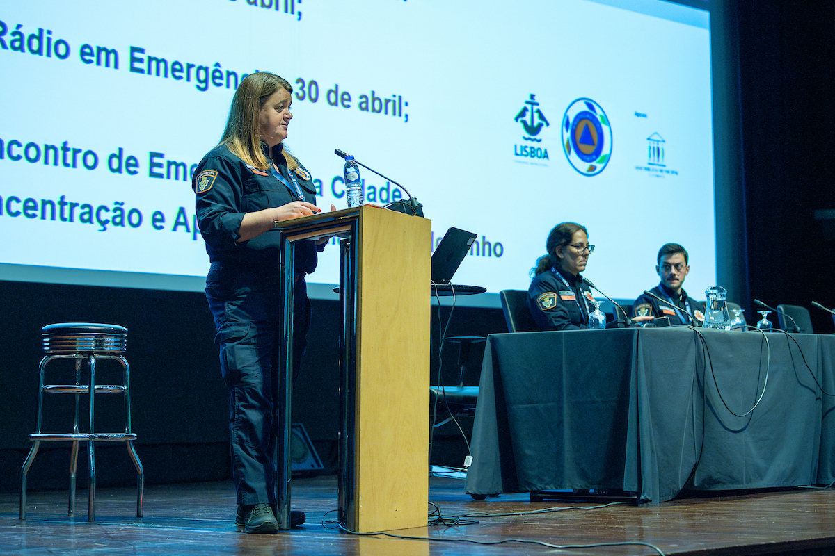 A primeira sessão abordou o sistema de proteção civil, os riscos da cidade e a importância da informação e da sensibilização pública