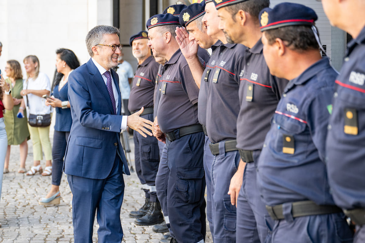 Carlos Moedas visitou o Quartel de Alvalade do RSB e agradeceu o apoio no combate aos incêndios de Arouca