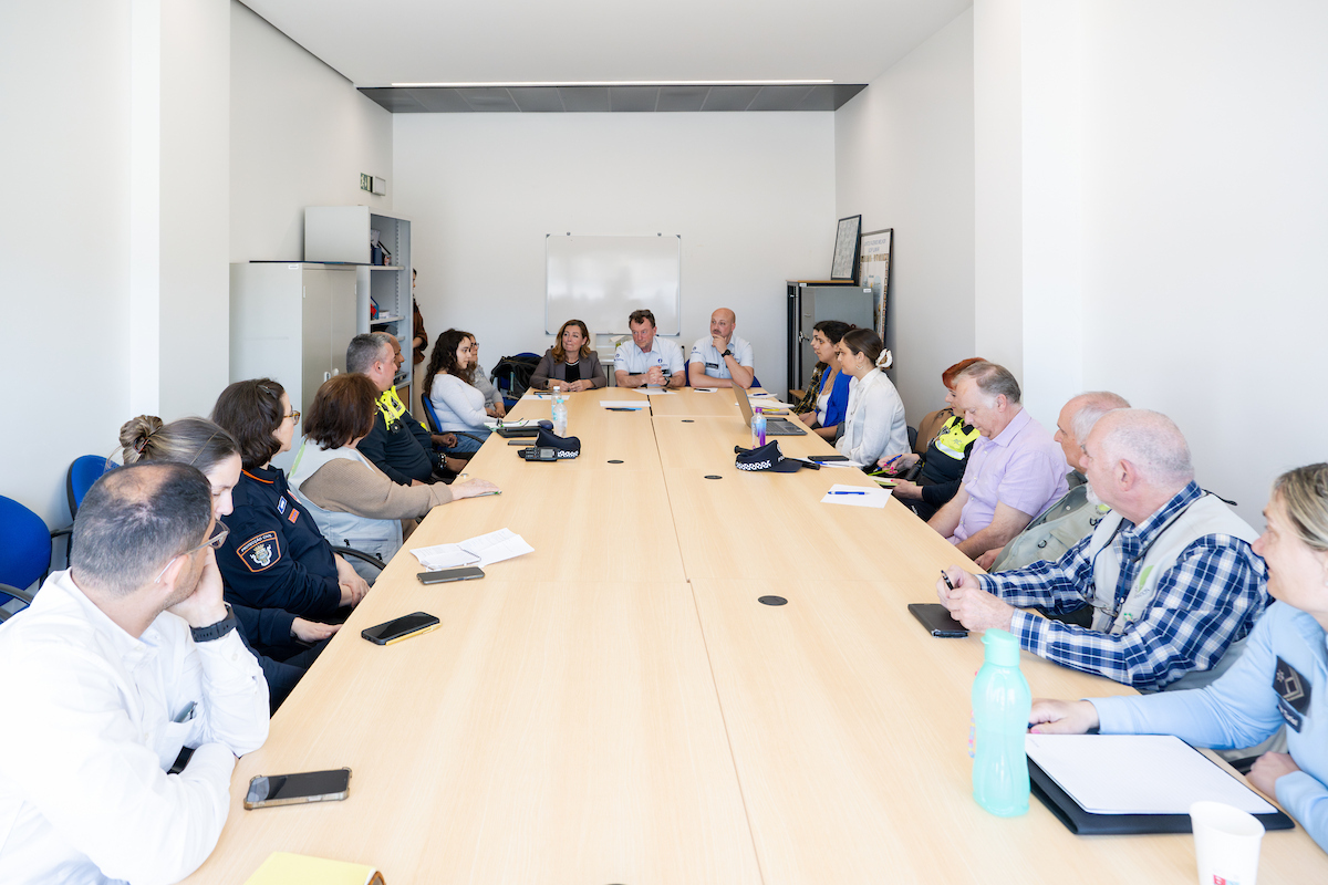 Este intercâmbio visou a partilha de boas práticas e experiências que contribuam para o desenvolvimento de estratégias eficazes na atuação policial