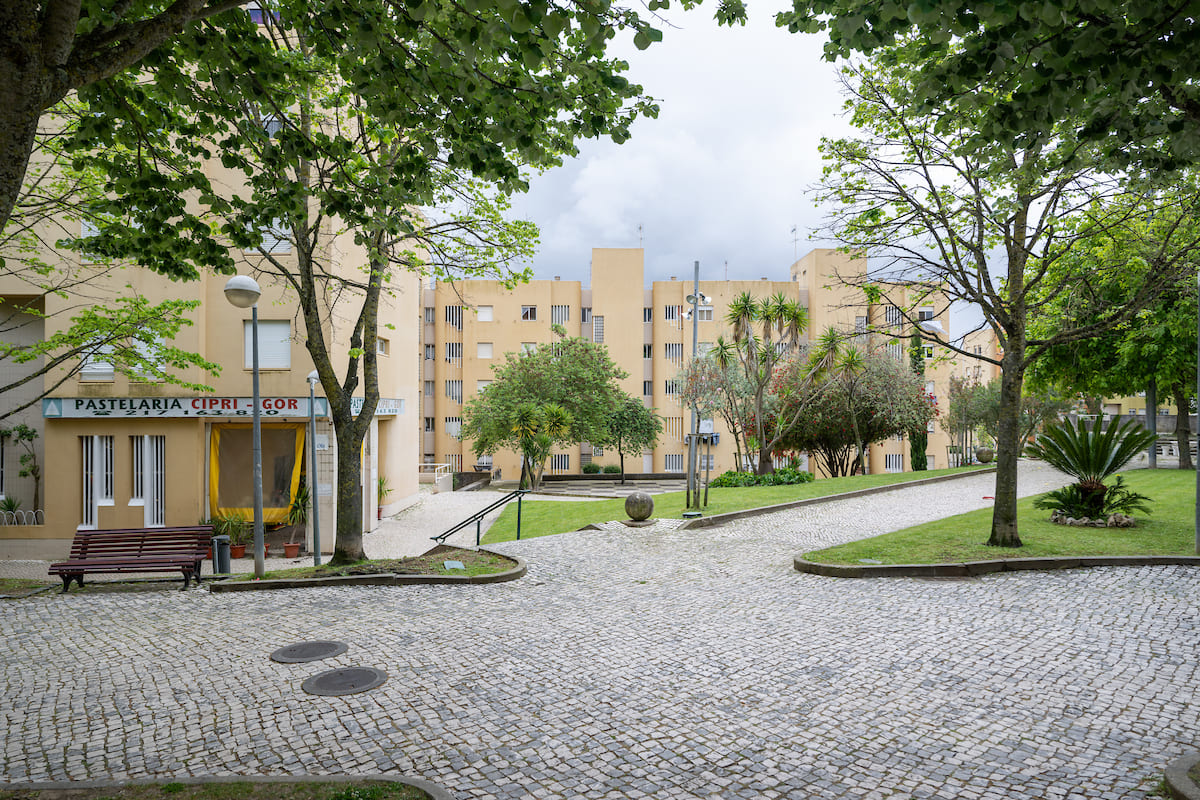 O programa "A Minha Loja" quer “disponibilizar as lojas para que as próprias pessoas do bairro possam fazer o seu café, o seu cabeleireiro, montar o seu negócio” - Carlos Moedas