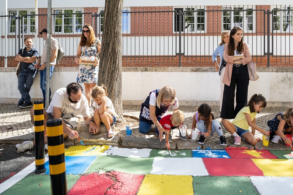 "Uma rua mais segura deixa o bairro mais feliz", é o lema da escola Sampaio Garrido, em Arroios