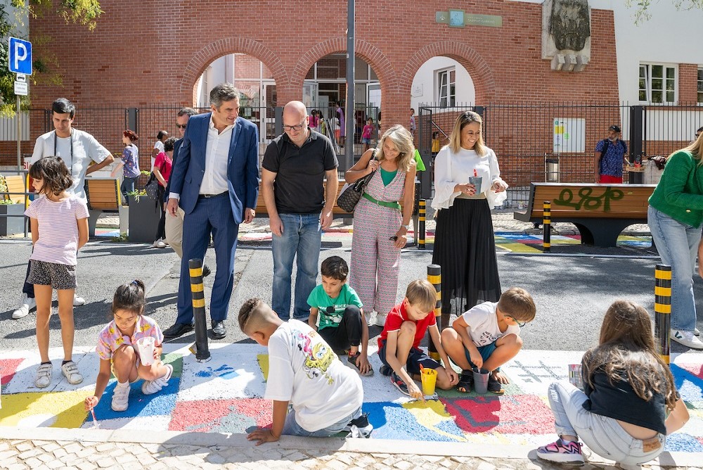 Filipe Anacoreta Correia, vice-presidente da autarquia, e Madalena Natividade, presidente da Junta de Freguesia de Arroios, participaram na iniciativa junto à escola Sampaio Garrido