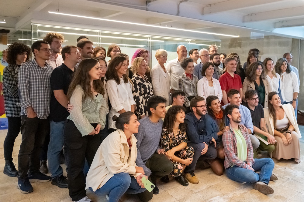 Noventa alunos de doutoramento e 80 de mestrado, vão investigar e desenvolver sistemas de interação entre pessoas e tecnologias digitais, sustentáveis e equilibrados