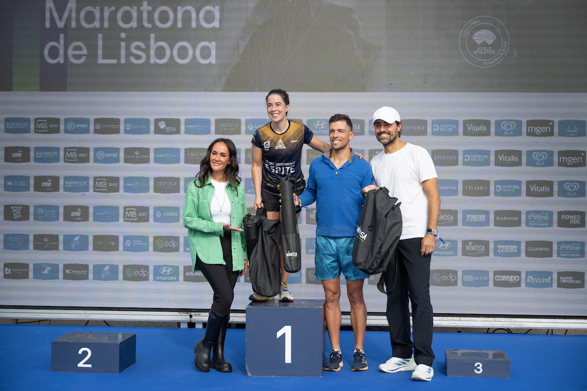 Amateur athletes Sara Urbano and André Costa were the first Portuguese to cross the finish line in Terreiro do Paço