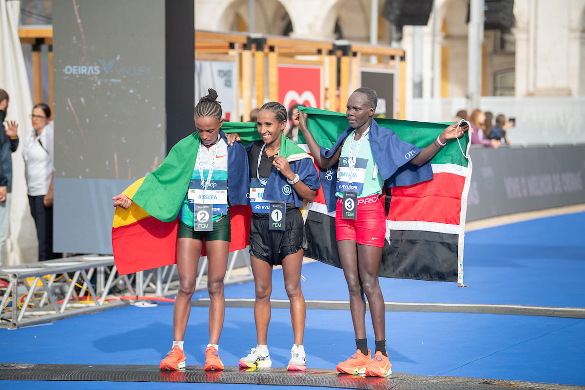  Abebech Bekele and Asmare Assefa, from Ethiopia, and Rael Kinyara, from Kenya, won the women's race
