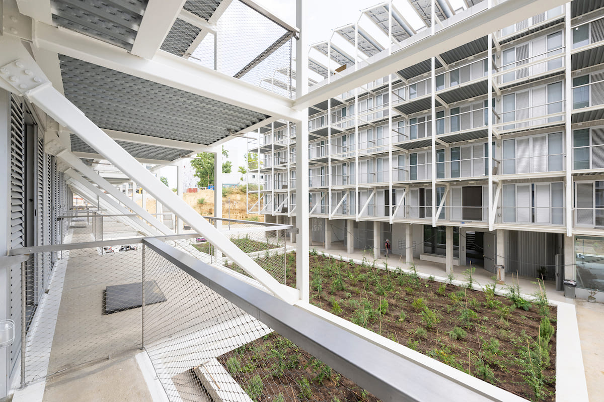  Os dois blocos têm um total de 50 fogos com tipologias T1 a T3