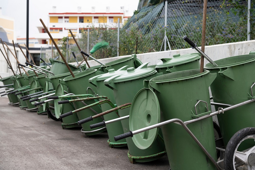 A varredura de ruas é uma das competências das Juntas de Freguesia na Higiene Urbana