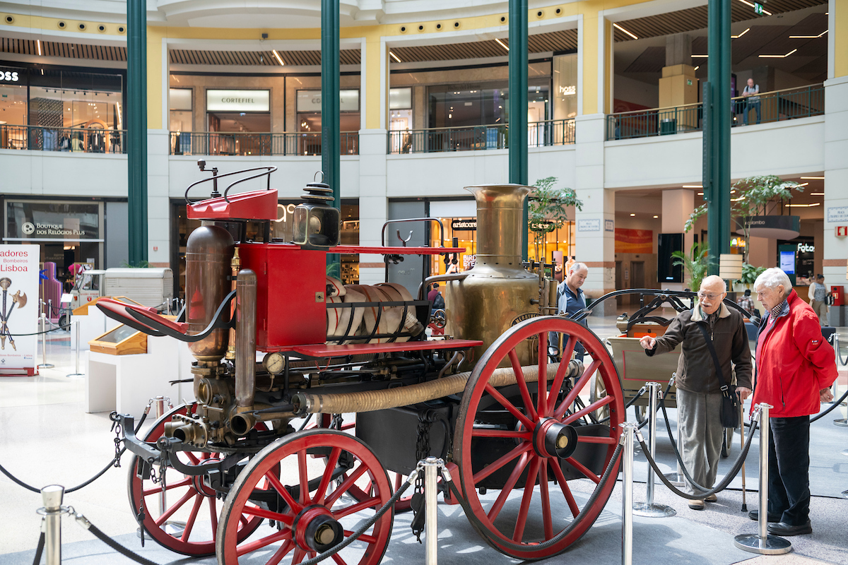 O evento destacou cinco viaturas históricas que ilustram a evolução dos bombeiros lisboetas ao longo dos séculos