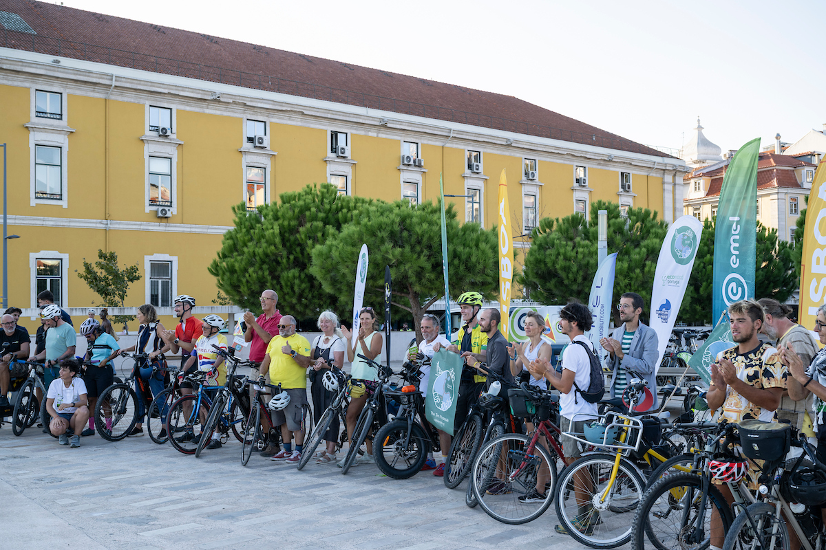 In Portugal, the route culminated in the arrival via the Trancão Cycle Bridge to Praça do Comércio