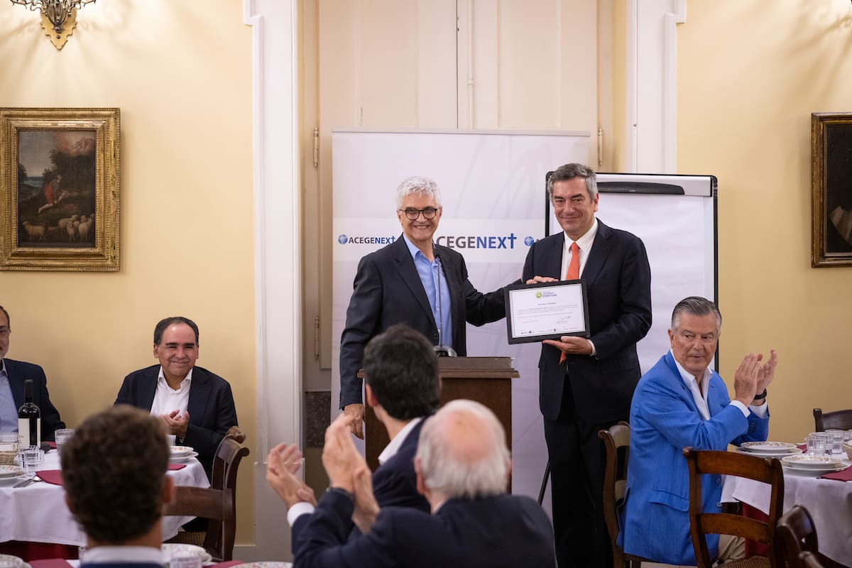 Entrega do Diploma de “Membro do Compromisso de Pagamentos Pontuais” a Filipe Anacoreta Correia