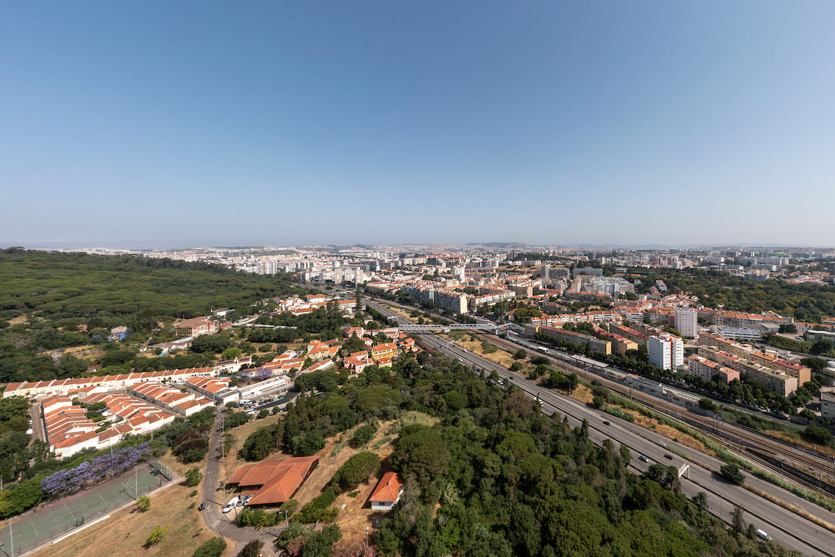 O município aprovou a abertura de concurso público para atribuição de um terreno municipal a uma cooperativa para construção de 12 habitações em Benfica