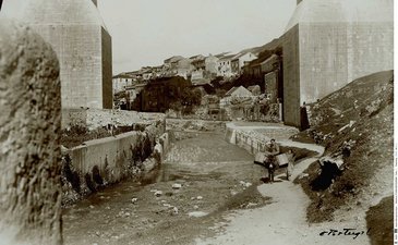 Ribeira de Alcântara near the great arch of the Águas Livres Aqueduct - 1947
