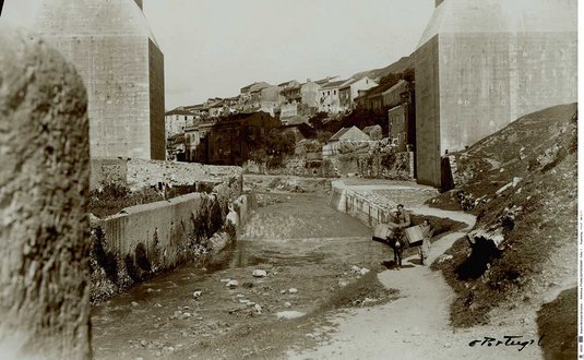Ribeira de Alcântara junto do arco grande do Aqueduto das Águas Livres - 1947