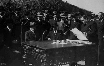Reading of the deed of handover of Monsanto Forest Park to Lisbon City Council, 1938