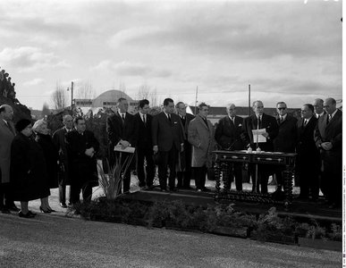 Inauguração da lápide comemorativa da conclusão da cobertura da Ribeira de Alcântara entre a estrada Militar, as portas de Benfica e a estrada da Damaia
