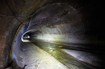 Inside the barrel at the meeting of two branches 