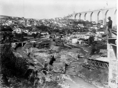 Obras de encanamento da ribeira de Alcântara, tirada do viaduto de Santana, desvio do caneiro para a esquerda - 1947