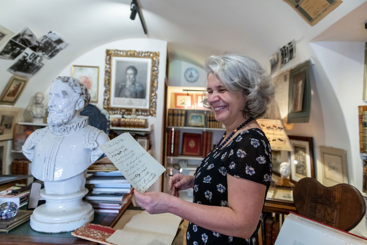 Teresa e os “seus” manuscritos.