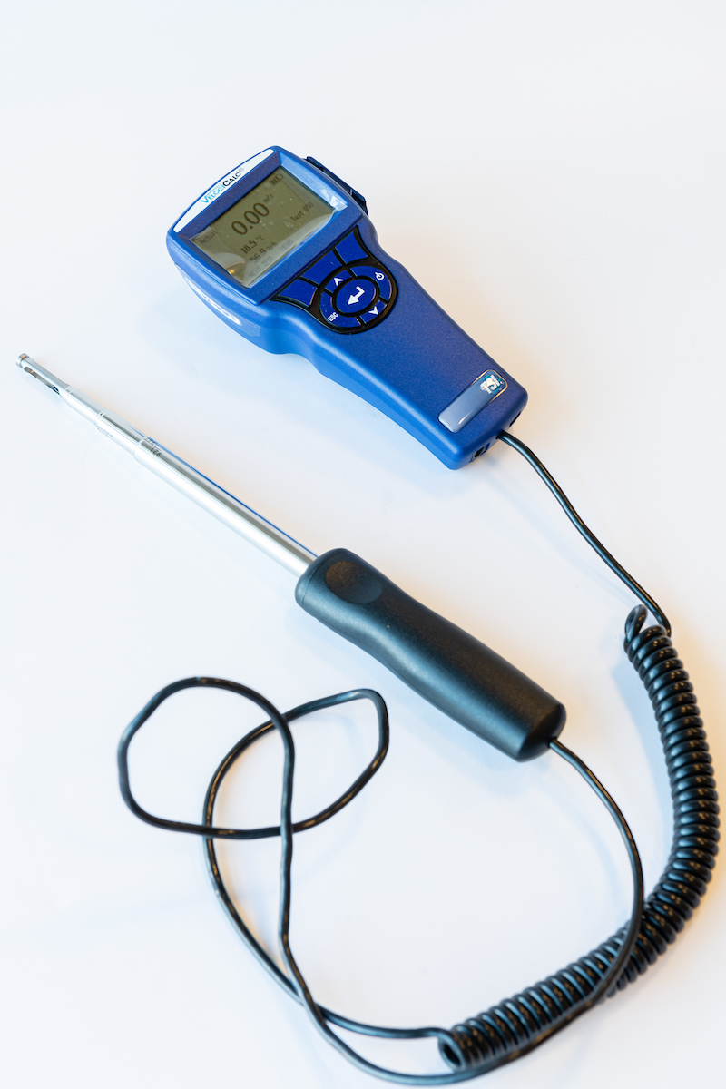 Termoanemómetro utilizado desde 2012 para medir a temperatura, humidade, velocidade e direção do vento